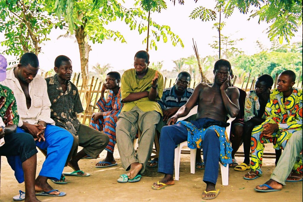 Traficantes y padres negociando el precio de los niños Benin