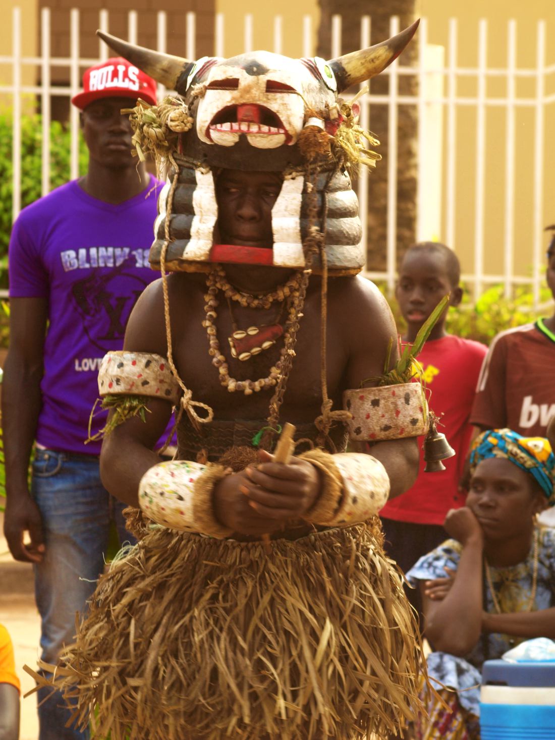 Un brujo en el Carnaval de Guinea Bissau