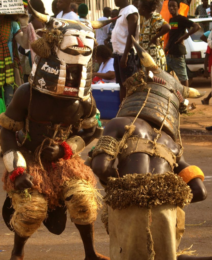 El carnaval pobre y alegre de África - África conflictos olvidados