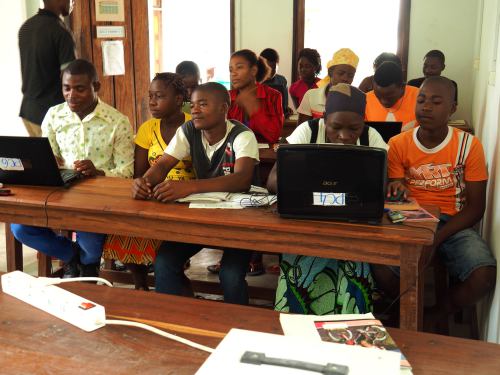Una fundación catalana combate la desnutrición infantil en la isla mozambiqueña de Ibo