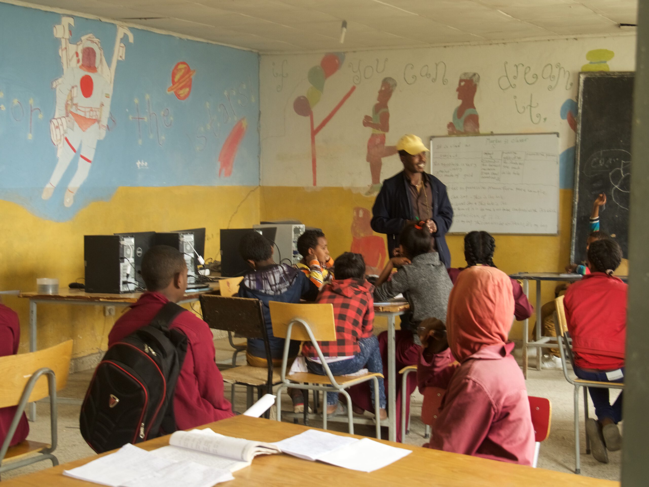 Colegio en la ciudad del Abba - África